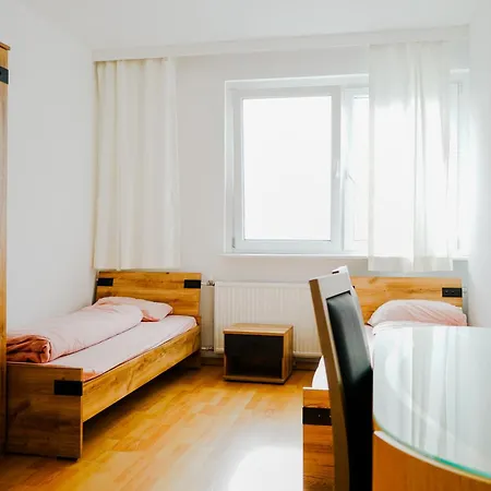 Monteurzimmer Jena Hostel *