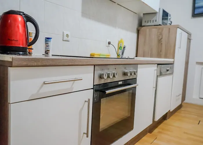 Monteurzimmer Jena Hostel *